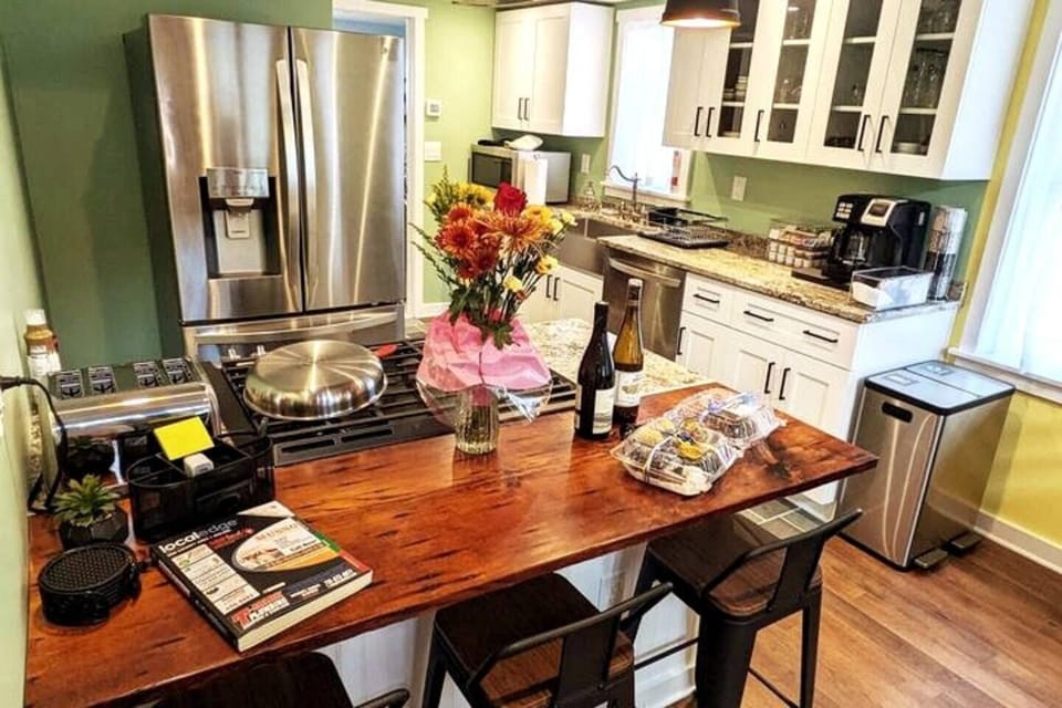 Kitchen & Bar. Filtered water dispenser and ice maker, steam dishwasher, gas stove, lighted exhaust stove hood. Microwave, 4-slice toaster, electric kettle, non-stick, stainless and cast-iron cookware.