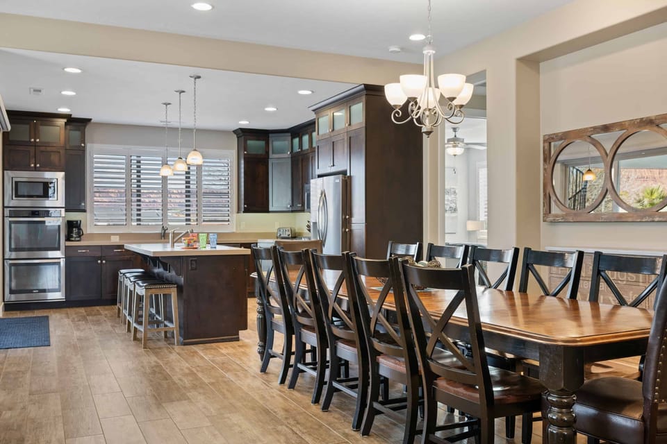 House, 6 Bedrooms | Private kitchen | Fridge, oven, coffee/tea maker, toaster