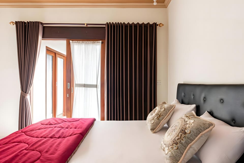 Deluxe Studio | Free WiFi, bed sheets