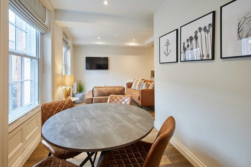 The Harbour Den, Whitby - Host & Stay