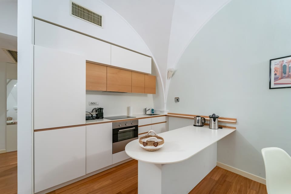Classic Apartment | Private kitchen | Full-size fridge, oven, stovetop, dishwasher