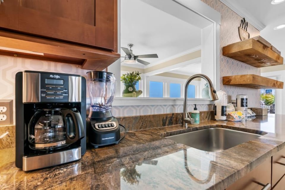 Laguna Beach Daze Drip Coffee Maker