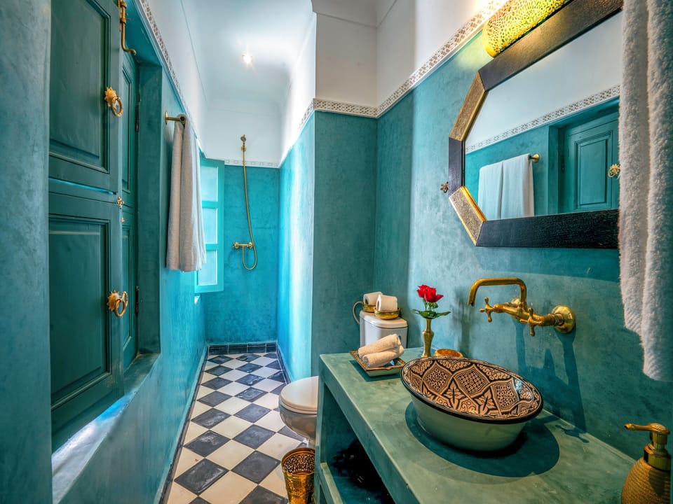 Deluxe Triple Room | Bathroom | Shower, rainfall showerhead, designer toiletries, hair dryer