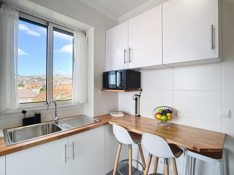 House | 1 bedroom, desk