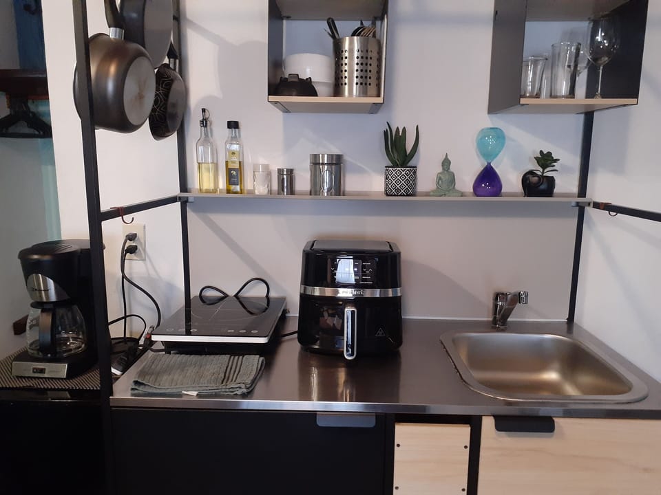 Fully equipped kitchen,coffee maker induction hob, Cuisinart air fryer