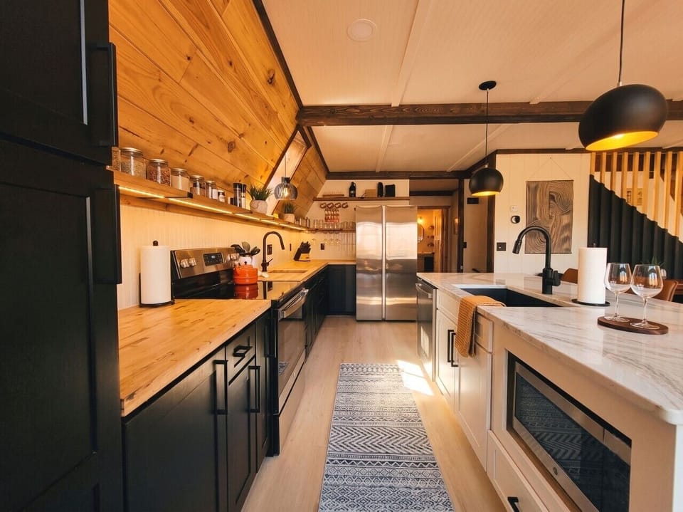 galley-kitchen-fully-stocke