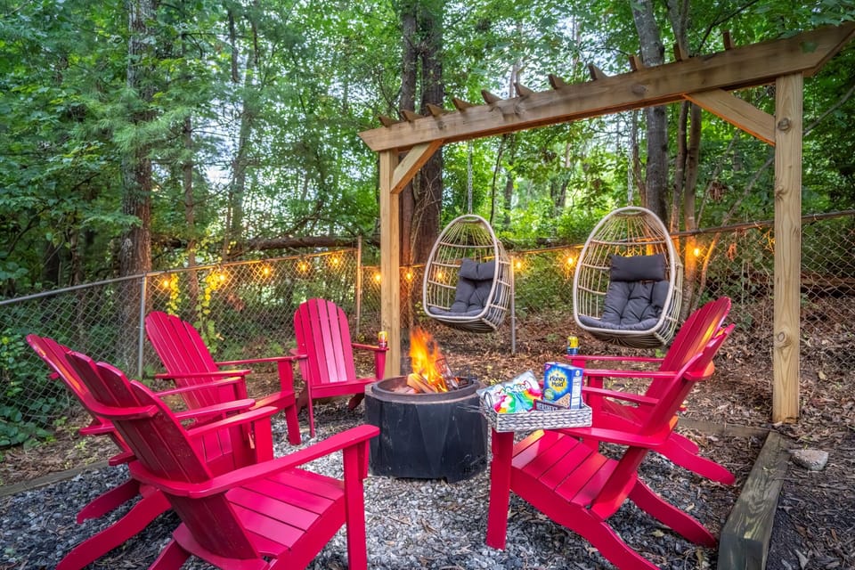 🔥 End your evenings around the fire pit, roasting marshmallows and sharing stories under the stars. An unforgettable way to connect and unwind.