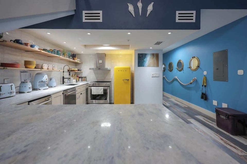Bright, curated, and chef-ready  sleek countertops, upscale details, and premium tools throughout for effortless breakfasts, dinners, and everything in between.