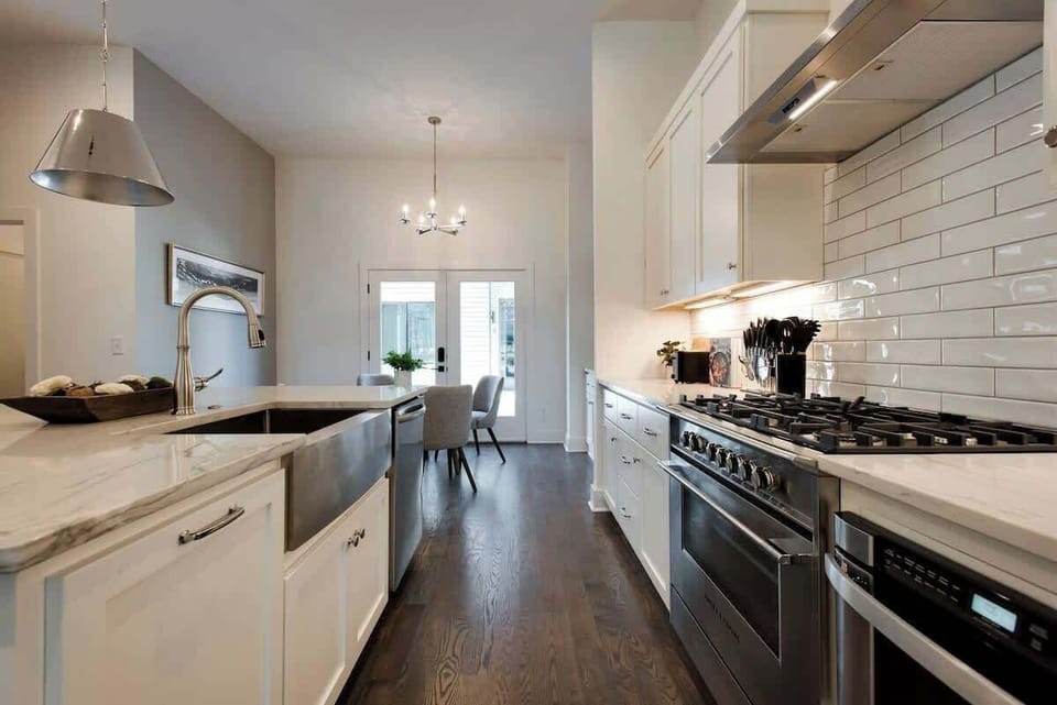 Modern white-cabinet kitchen with full functionality.