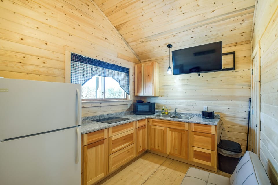 Living Area & Kitchenette | Smart TV