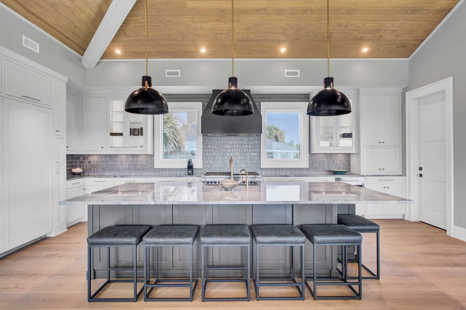 House (6 Bedrooms) | Interior