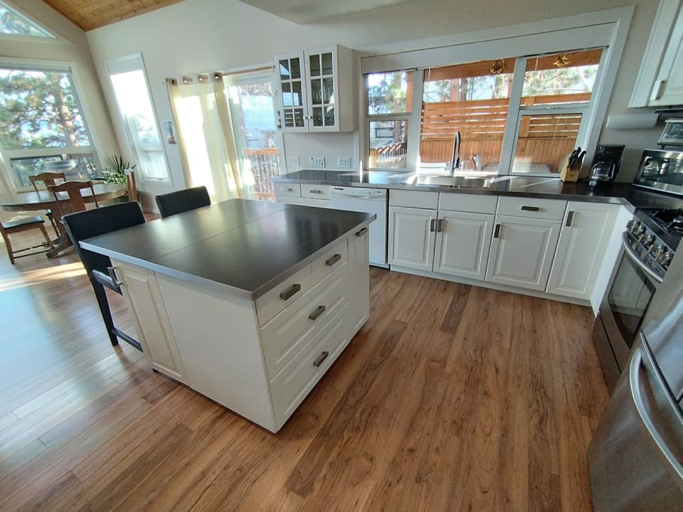 Relaxing, cooking, dining with friends & family... all in one convenient space.