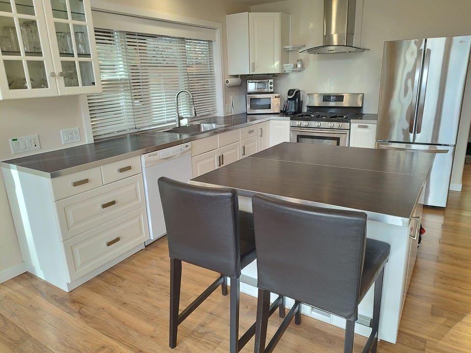 Modern, fully-equipped kitchen.