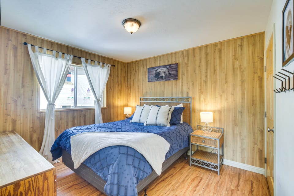 Bedroom 3 | 1st Floor | Queen Bed