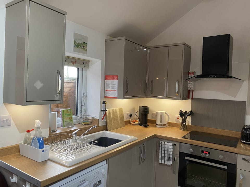 Fully fitted kitchen with dishwasher microwave fridge freezer