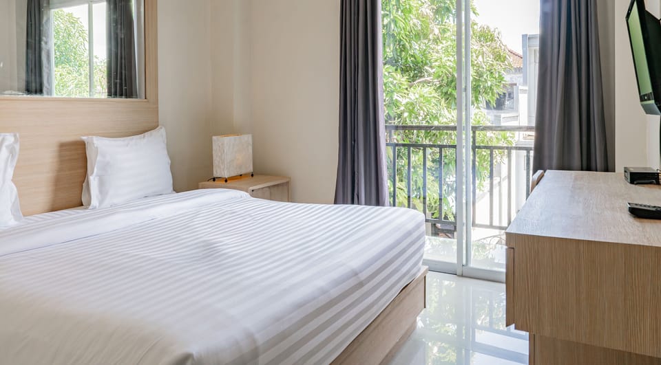 Deluxe Double Room | Desk, free WiFi, bed sheets