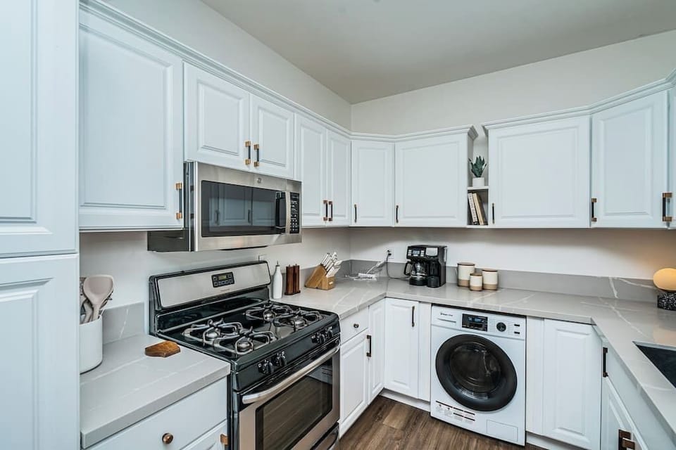 Step into culinary paradise! Our kitchen is fully equipped with state-of-the-art appliances, ready to elevate your cooking experience to new heights.