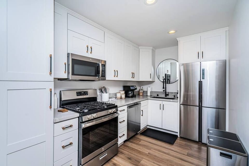 Indulge your culinary creativity in our well-stocked kitchen – everything you need to whip up a delicious feast!