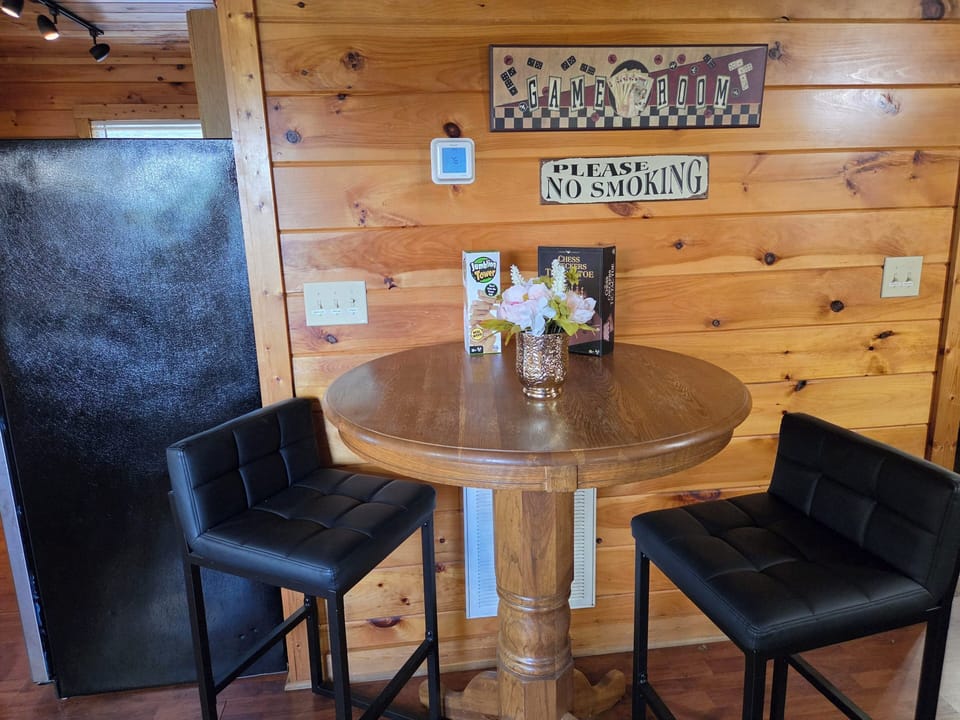 Additional seating/ game table.