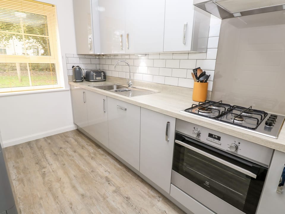 Dishwasher, electric kettle, toaster, cookware/dishes/utensils