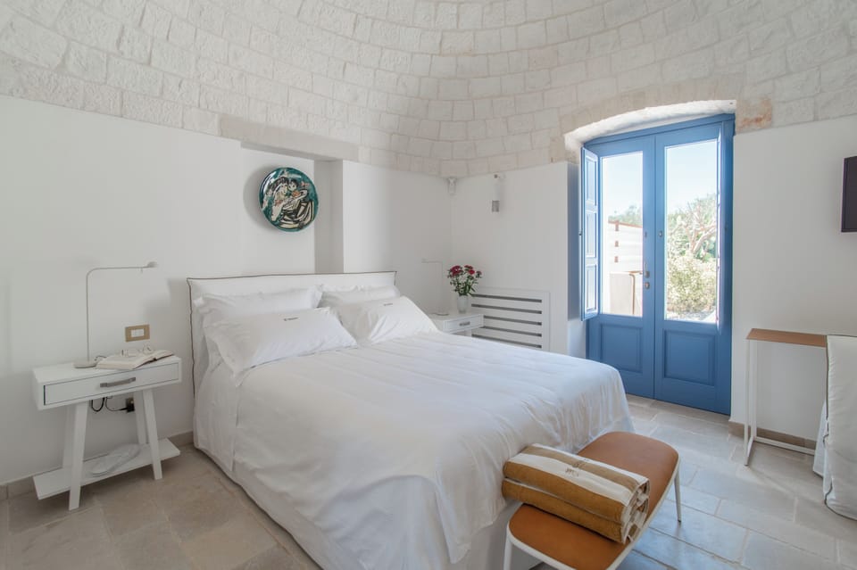 Deluxe Suite | Frette Italian sheets, premium bedding, down comforters, pillowtop beds