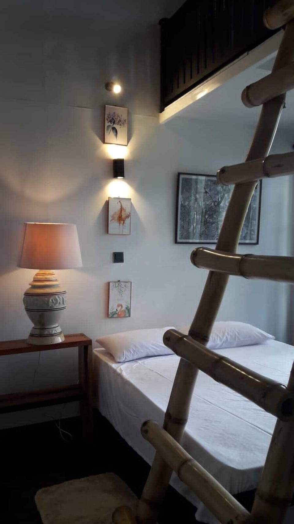 Sihina Isawwa - Tree-Top House | Premium bedding, individually decorated, individually furnished, desk