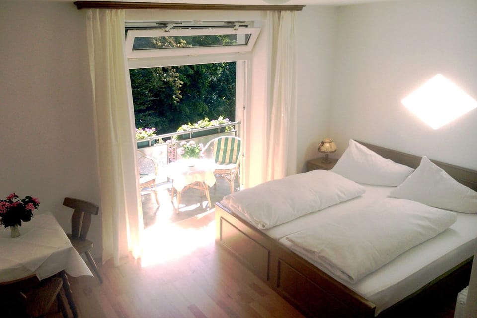 Standard Room | In-room safe, desk, free WiFi, bed sheets