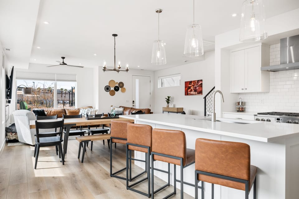 Townhome, 5 Bedrooms | Private kitchen | Fridge, oven, coffee/tea maker, toaster