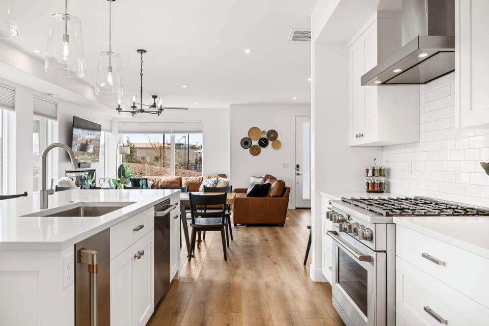 Townhome, 5 Bedrooms | Private kitchen | Fridge, oven, coffee/tea maker, toaster