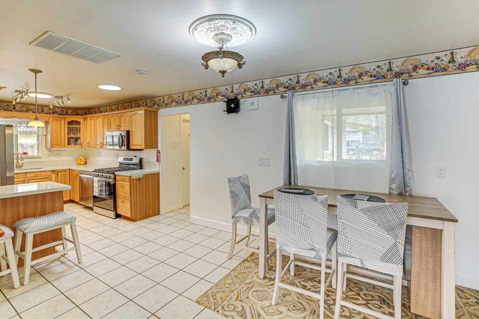 House (3 Bedrooms) | Interior
