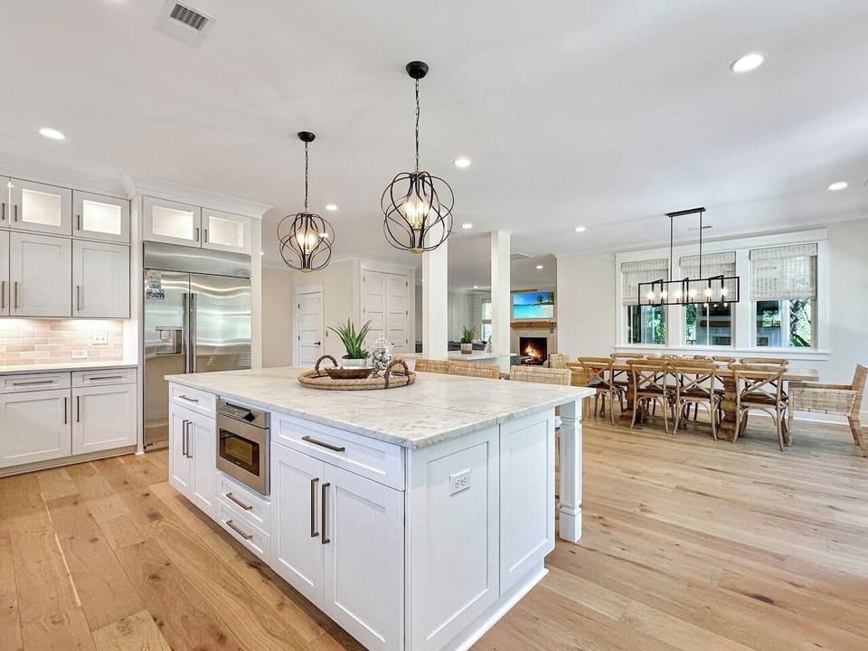 Kitchen and dining Beach Dream, 2605 Cameron Blvd, Isle of Palms, SC | IOP Escapes