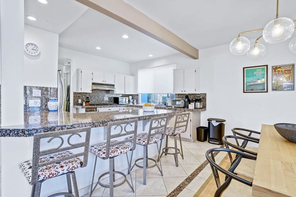 Bar seating at the kitchen island