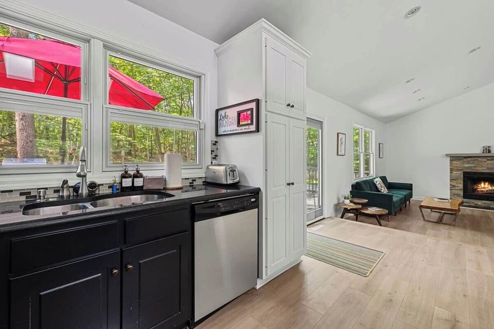 Loving the blend of modern comforts and nature’s tranquility. What’s your favorite kitchen moment?