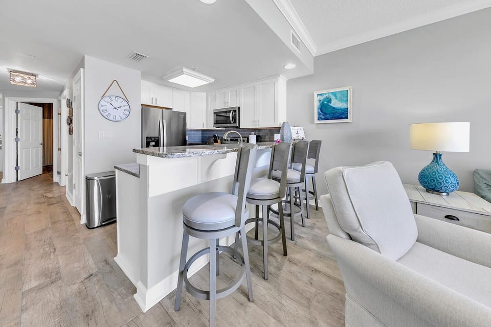 Eat-in bar seating