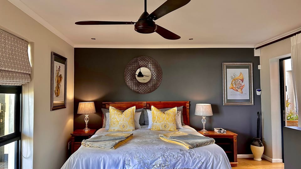 Business Double or Twin Room, Partial Ocean View | In-room safe, desk, blackout drapes, free WiFi