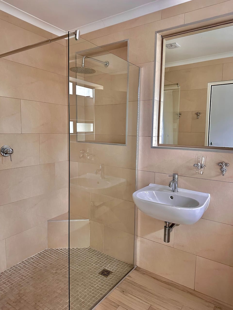 Basic Room, Garden View | Bathroom | Free toiletries, hair dryer, bathrobes, slippers