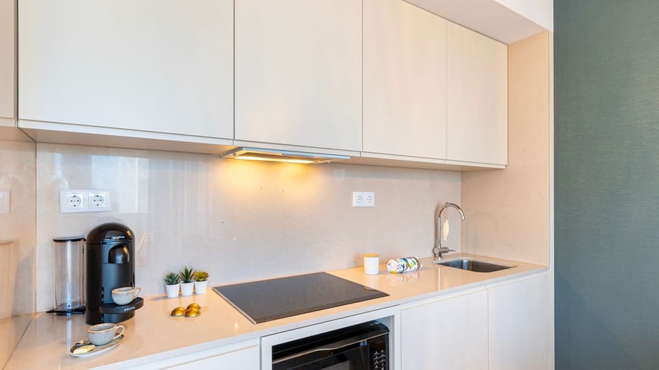 Stunning kitchenette, equipped with all the essentials to make the most out of your trip, like a microwave, stove, coffee machine and more #modern #lovelystay
