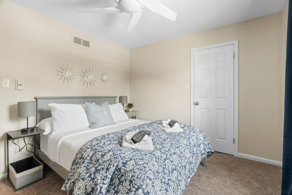 Stylish Minimalist Bedroom with Soft Bedding