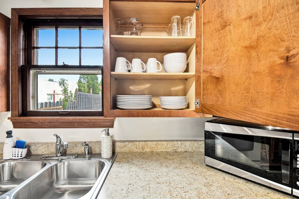 Kitchen, cabinet detail