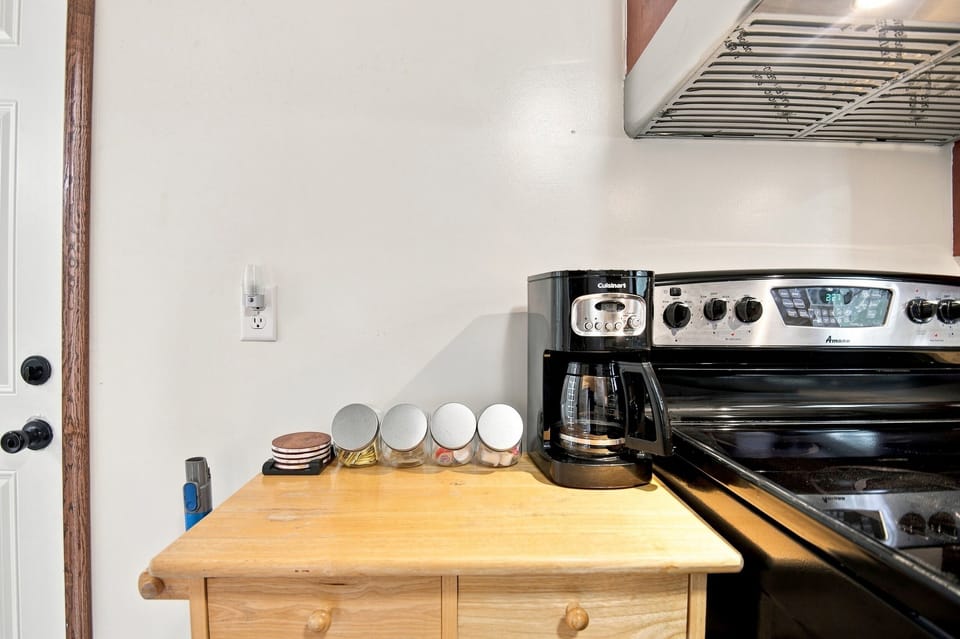 Kitchen, stove/coffee station