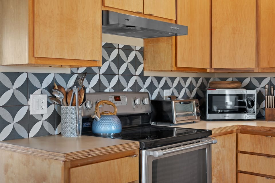 Full kitchen 1