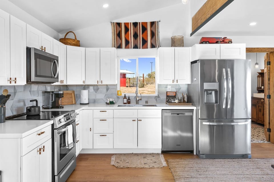 Full kitchen 2