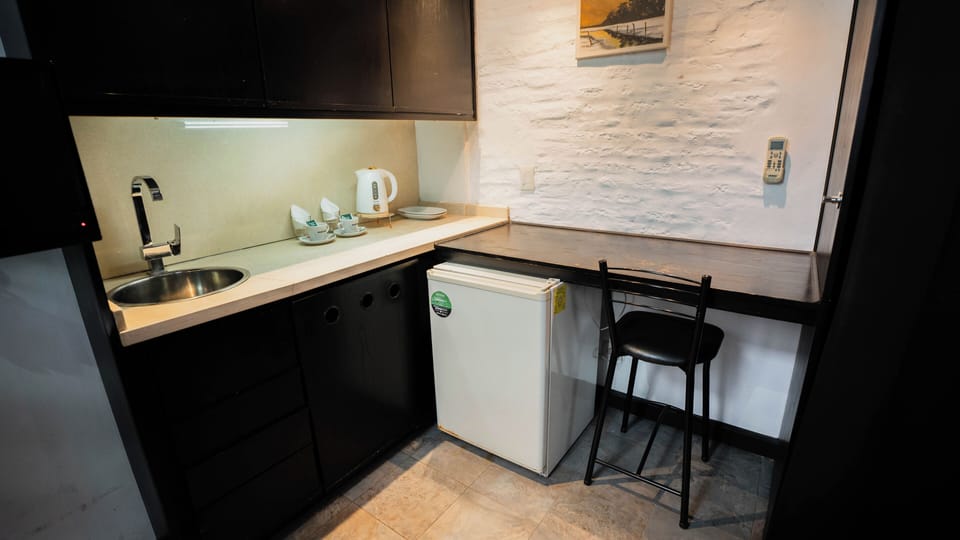 Superior Room | Private kitchen | Microwave, electric kettle, cookware/dishes/utensils
