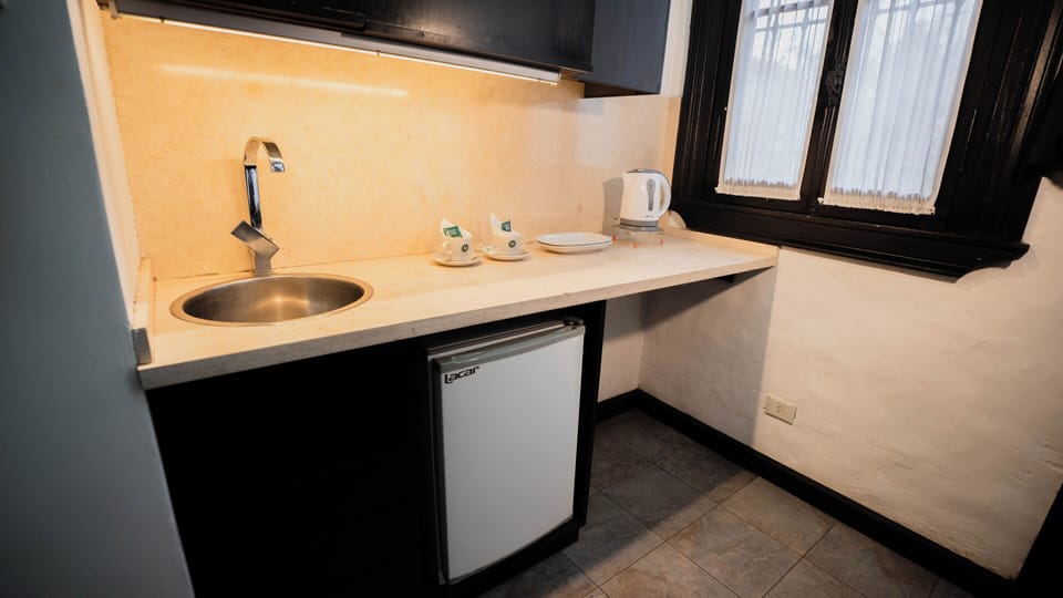 Superior Room | Private kitchen | Microwave, electric kettle, cookware/dishes/utensils