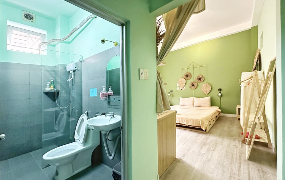 Standard Double Room | Bathroom | Shower, rainfall showerhead, hair dryer, slippers