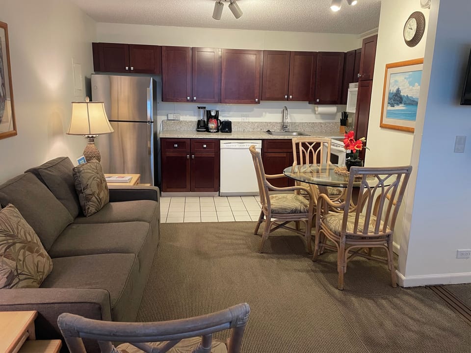 Living room and fully equipped kitchen.