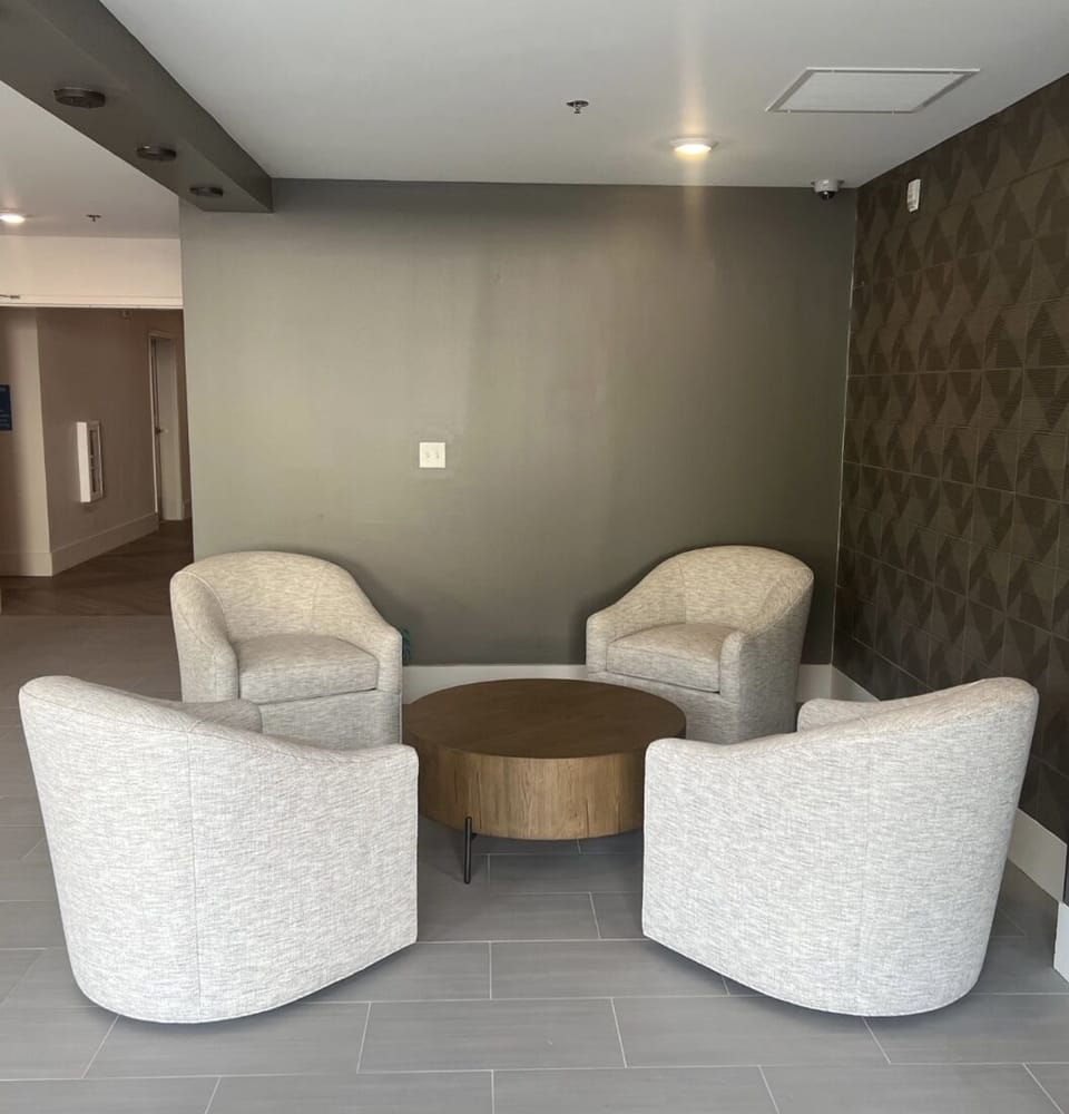 514 Complex Foyer Sitting Area 