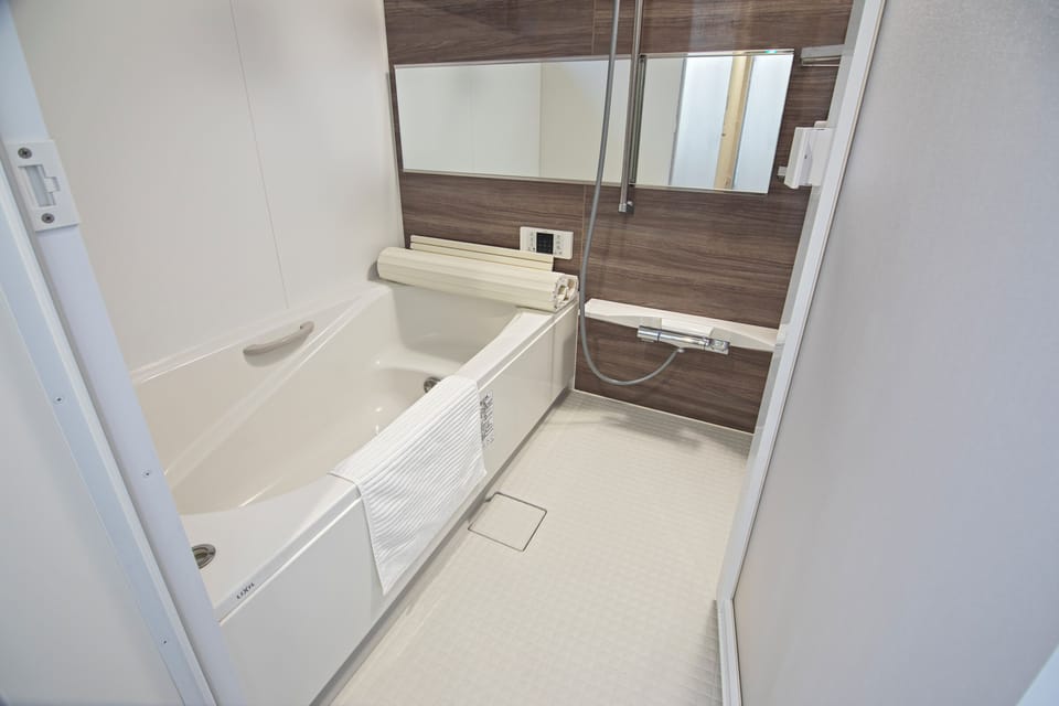 City Villa | 4 bedrooms, desk, WiFi (free)