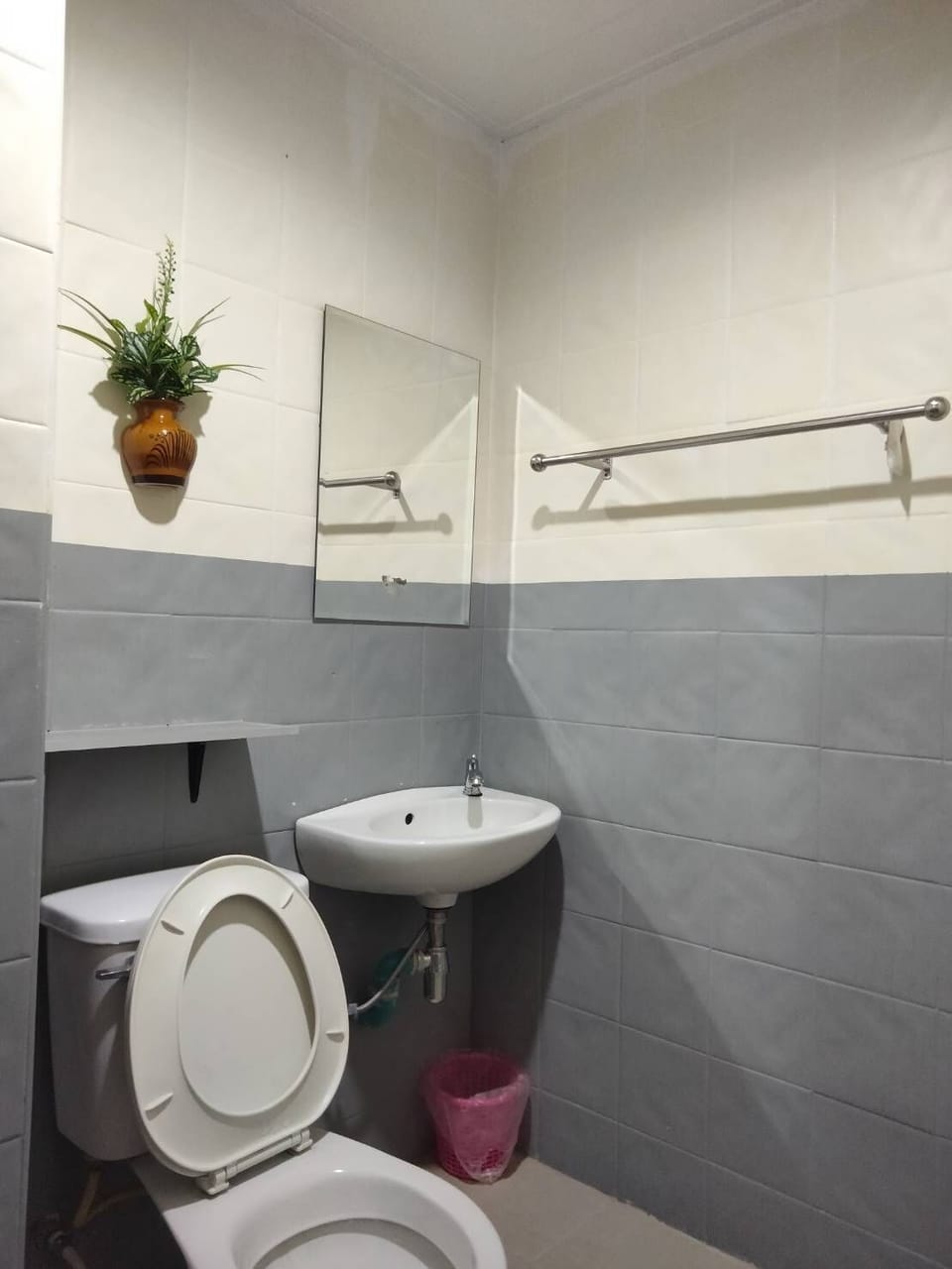 Deluxe Double Room, Lanai, City View | Bathroom | Shower, rainfall showerhead, free toiletries, soap
