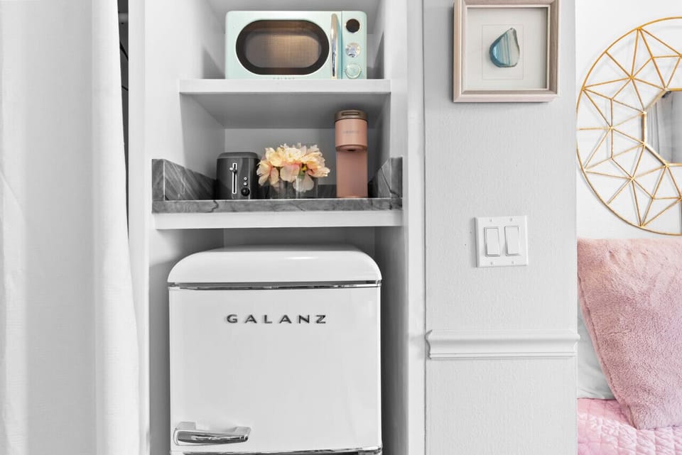 Fridge, freezer, Keurig, with K-cups